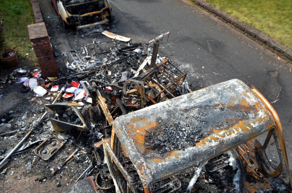 Wohnmobilbrand Koeln Rath Walhallstr P084.JPG - Miklos Laubert